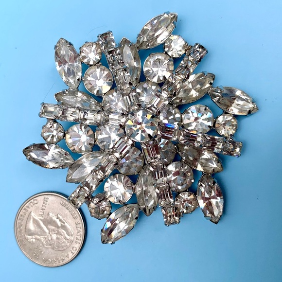 Kramer New York White Rhinestone Silver Tone Snowflake Brooch Pin - Picture 3 of 8